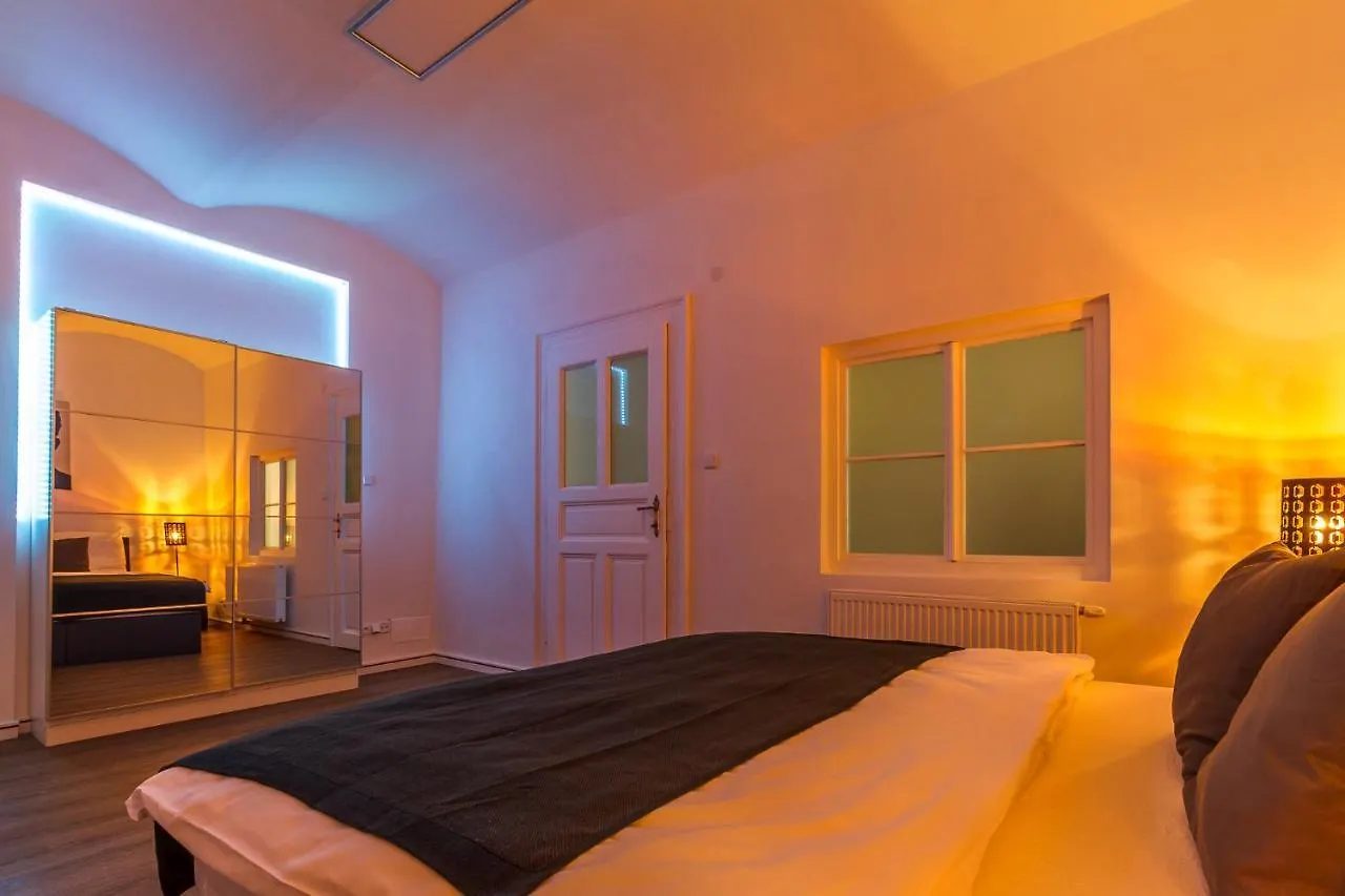 2Bds Apartment In Ujezd - P14 Prague