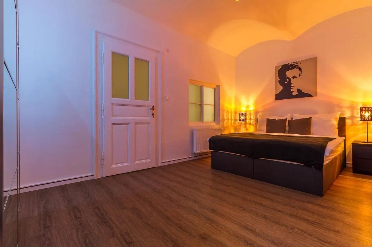 2Bds Apartment In Ujezd - P14 Prague