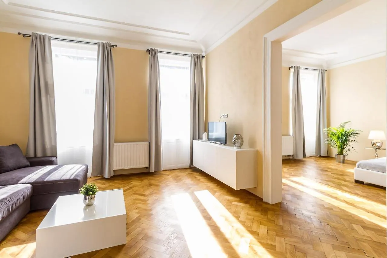 2Bds Apartment In Ujezd - P14 프라하